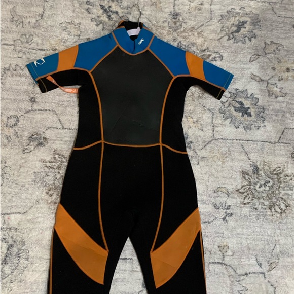 4 Wetsuits priced to sell - Picture 2 of 6